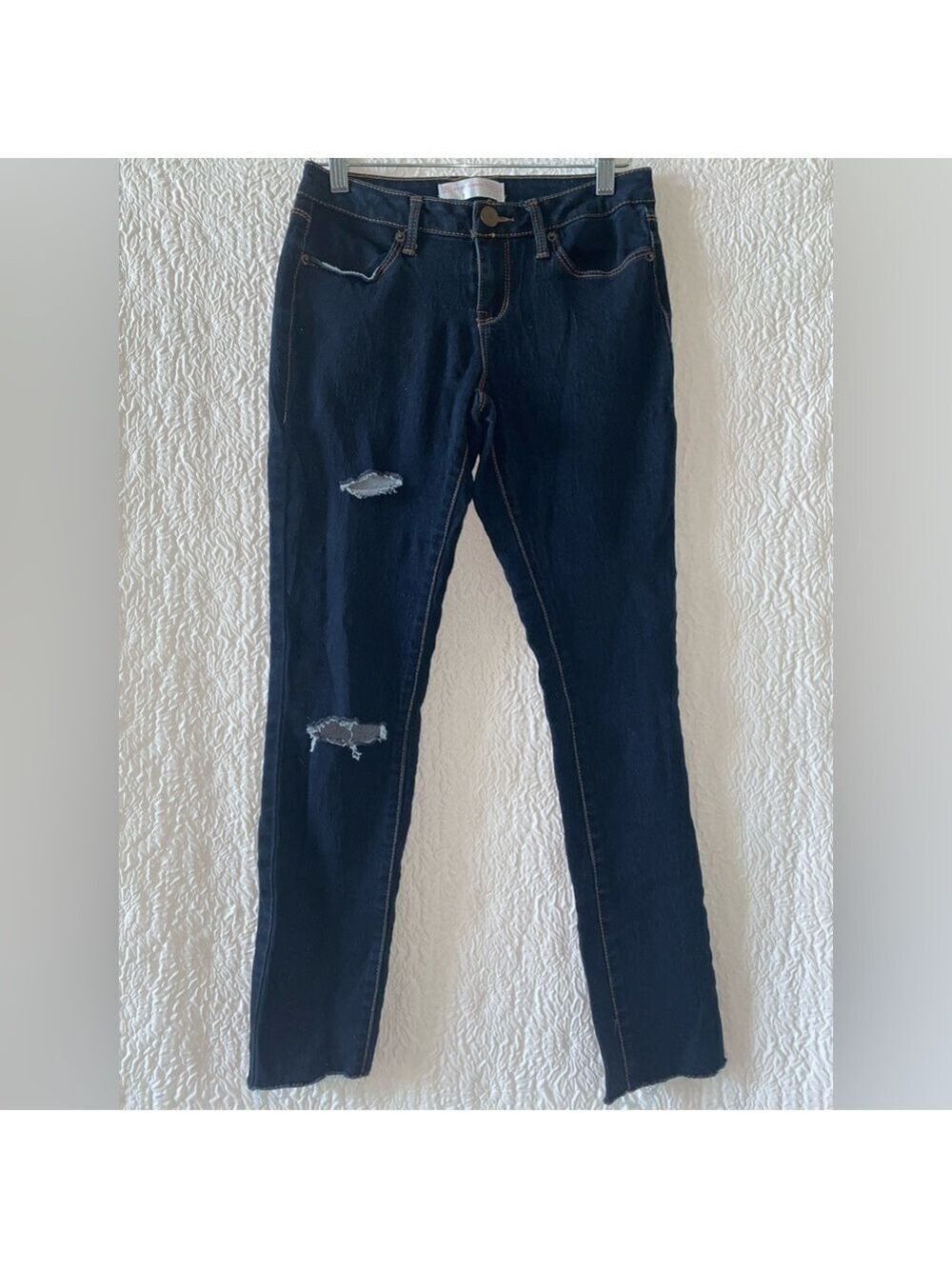 NO Boundaries Low-Rise Destructed Skinny Jeans